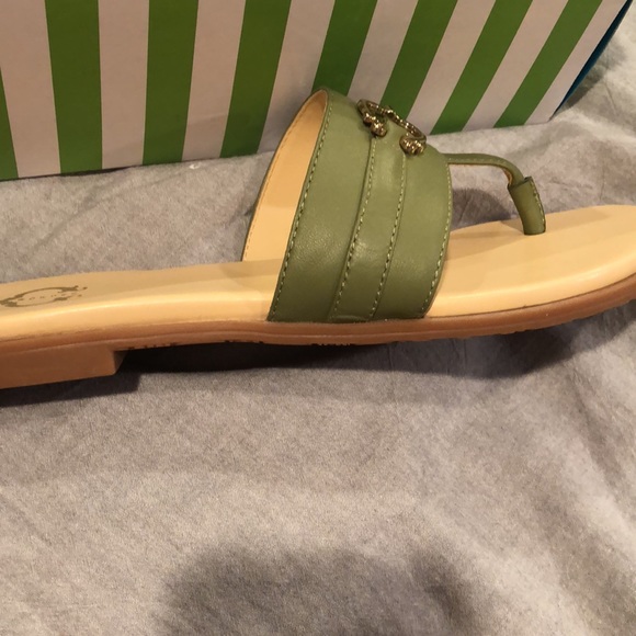 New C. Wonder Annabelle Leather Thong Sandals Olive size 8 M - Picture 3 of 5